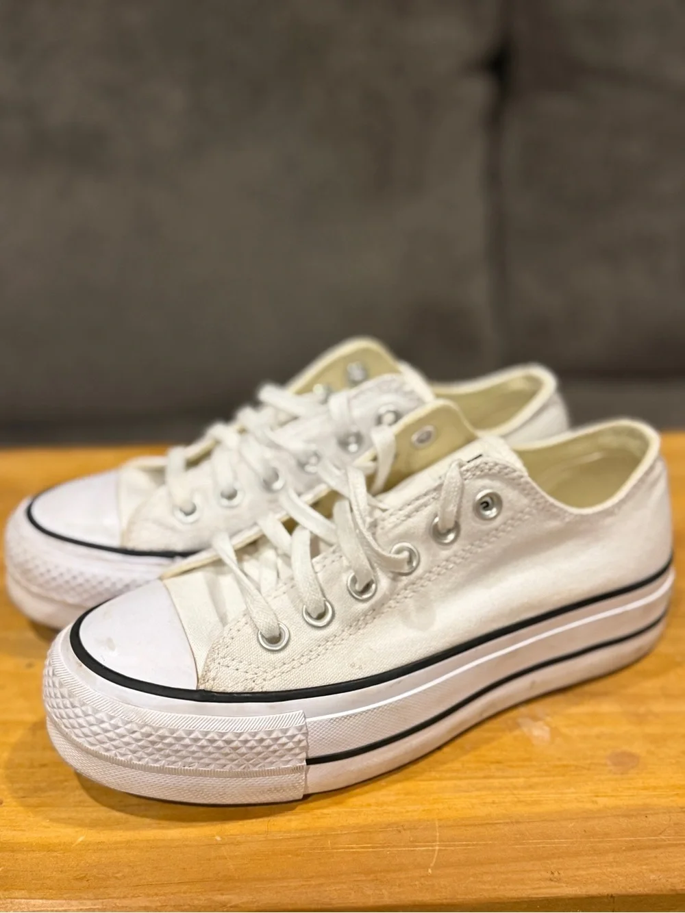 Platform Low-Top Canvas Sneakers Size women 6